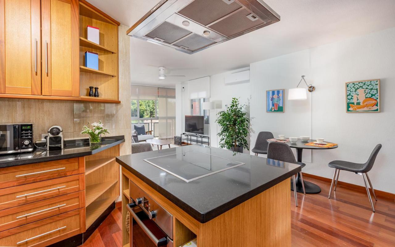 Apartemen With Terrace - City Center And Near The Beach